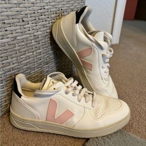 Veja V-10 sneakers